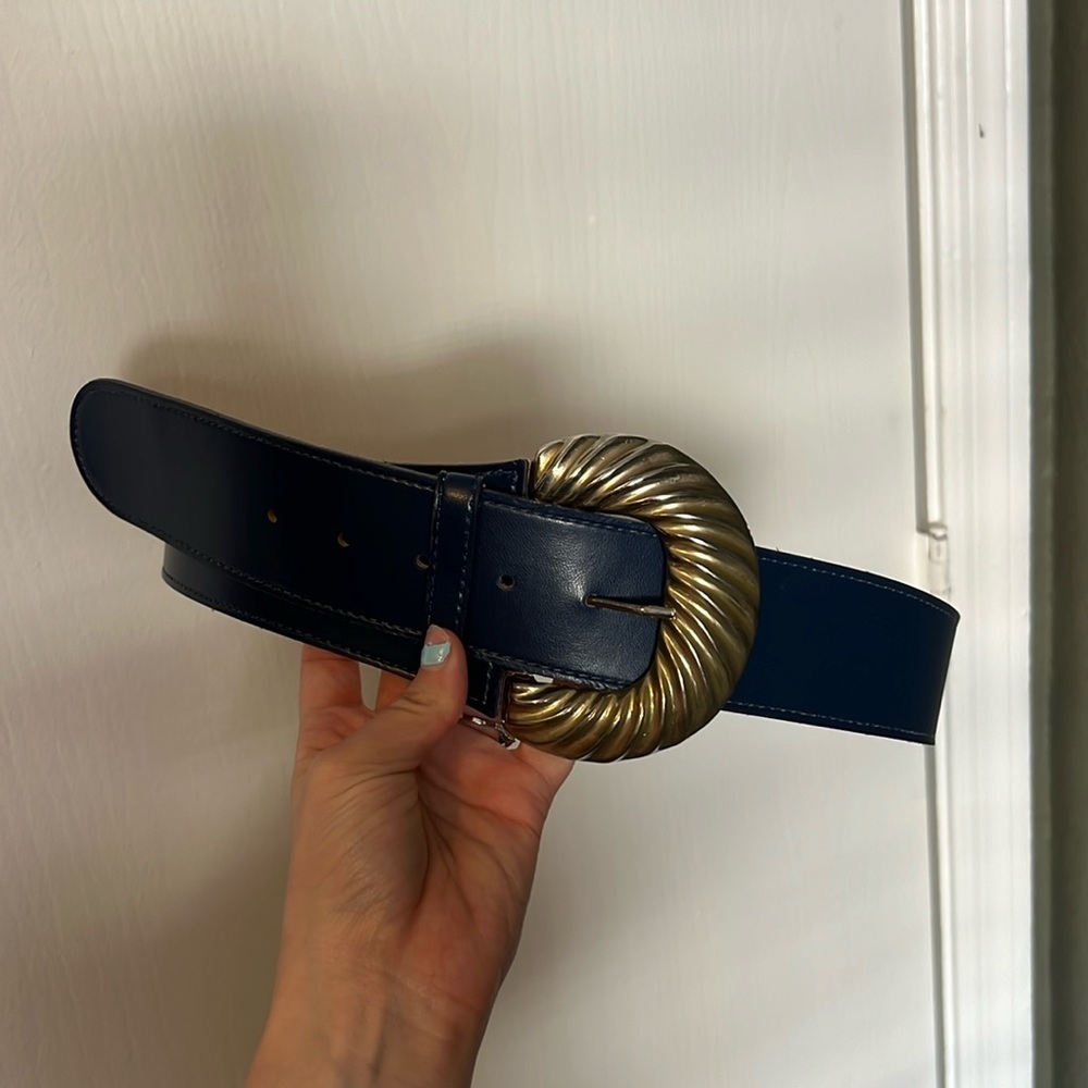 VINTAGE GOLD AND NAVY BELT
